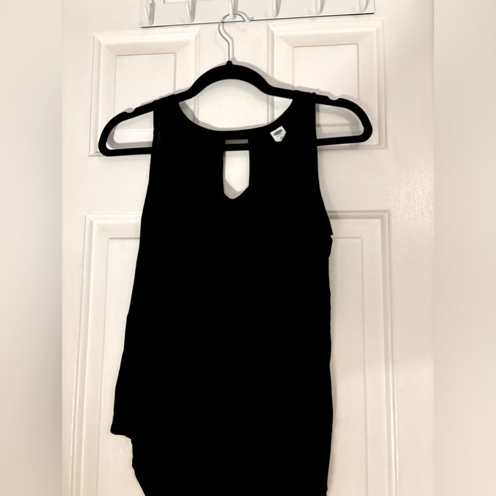 XS Old Navy black hi-low flowy top